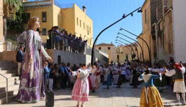 Actuación de Dianium Dansa frente al ayuntamiento