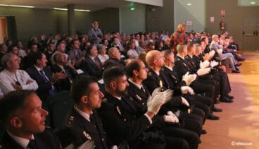 Agentes homenajeados en el público