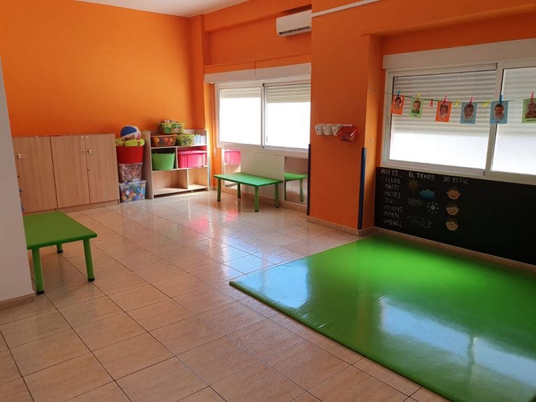 Aula ambientada en naranja - CEI El Castellet