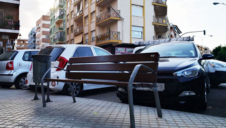 Nuevos bancos y papeleras en la Avenida de Alicante de Dénia - Presupuestos Participativos