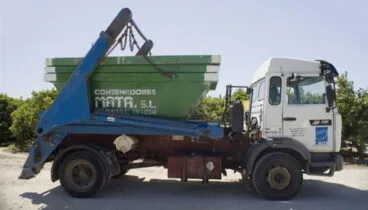 camion y contenedores mata