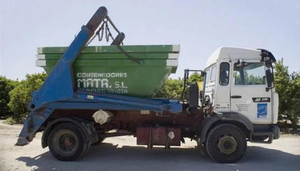 Imagen: Camión y contenedor - Contenedores Mata