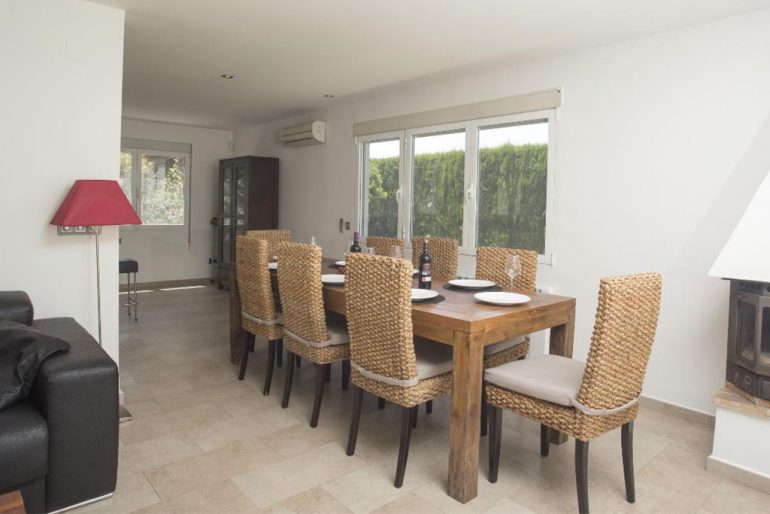Dining room in a villa for eight people in Dénia - Aguila Rent a Villa