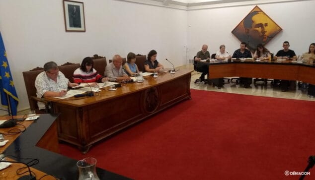 concejales durante un pleno en el ayuntamiento