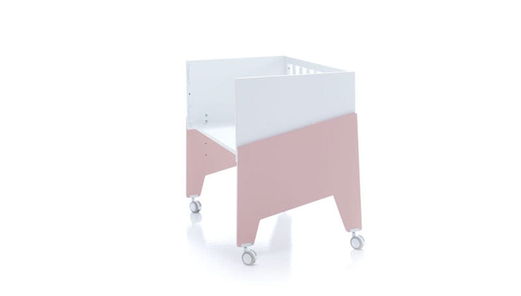 Propuestas bonitas y prácticas para la habitación de tu bebé en Muebles Martínez 1 Imagen: Cuna de colecho Alondra transformable - Muebles Martínez