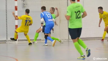 feina rematant sobre el marc contrari