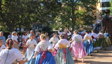 Dianium dansa en la plaza Jaume I