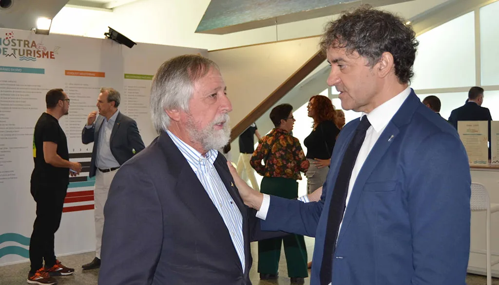 Imagen: El Secretario Autonómico de Turismo, Francesc Colomer, junto a Martínez