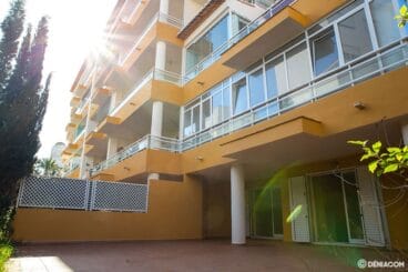 Exterior residencial al que pertenece un apartamento en venta – Casas Singulares