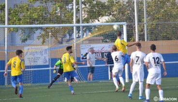 ferran monzo rematando de cabeza