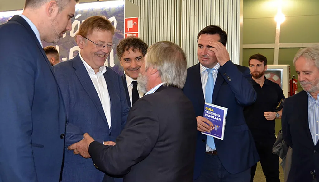 Imagen: Gabriel Martínez, director de Marina de Dénia, junto al presindent Ximo Puig