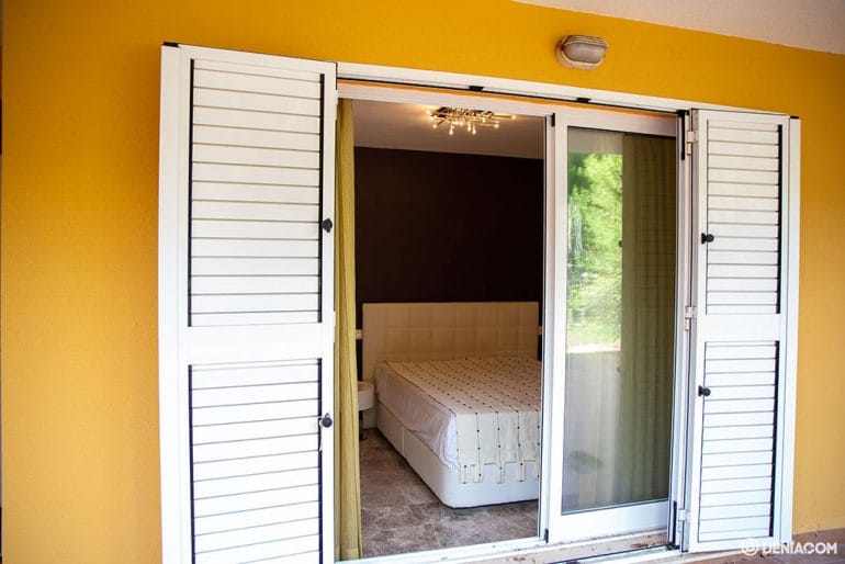 Uno de los tres dormitorios de un apartamento - Casas Singulares