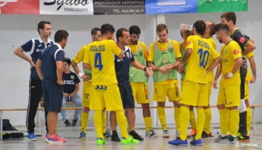 jordi duran con sus chicos durante un tiempo muerto