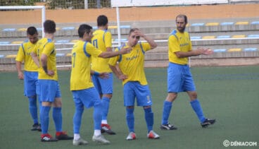 jugadores del cd denia antes de un partido