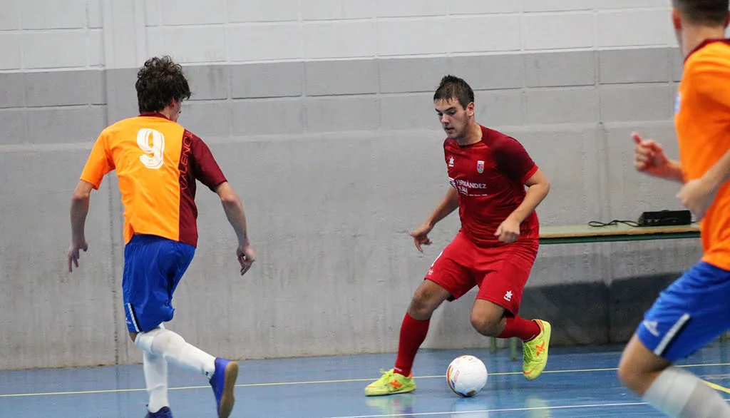 Victoria para todos los equipos federados del Paidos Dénia 1 Imagen: Juvenil del Paidos llevando la pelota