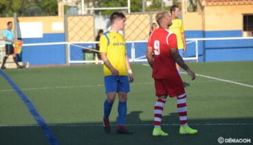 la pena marcando a un rival