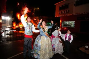 Los cargos de Darrere del Castell 2022 frente a su falla en llamas