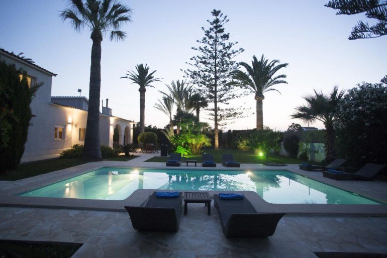 Chalet con piscina privada en alquiler en Dénia - Aguila Rent a Villa
