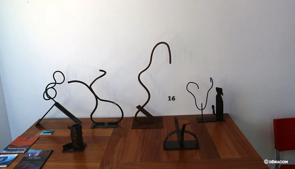 Juan Caravaca: "Los cuadros son ventanas que ponemos en casa a la imaginación" 2 Imagen: Por primera vez el artista expondrá esculturas en hierro forjado