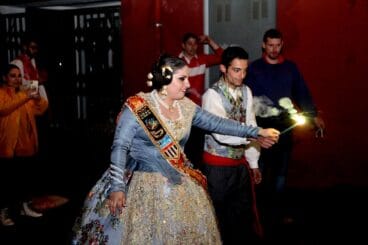 Presidente y Fallera Mayor encienden la mecha de la cremà