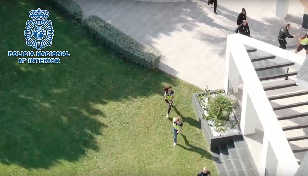 Imagen: Registro de una mansión durante la operación Beautiful