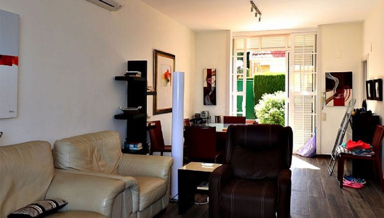Salón comedor de un adosado en venta en Dénia - Euroholding