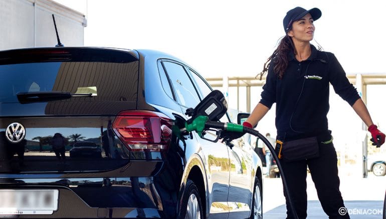 Servicio personal de 6 de la mañana a 10 de la noche - Gasolineras Teckmar