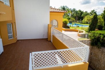 Gran terraza en un apartamento en venta en Jávea – Casas Singulares