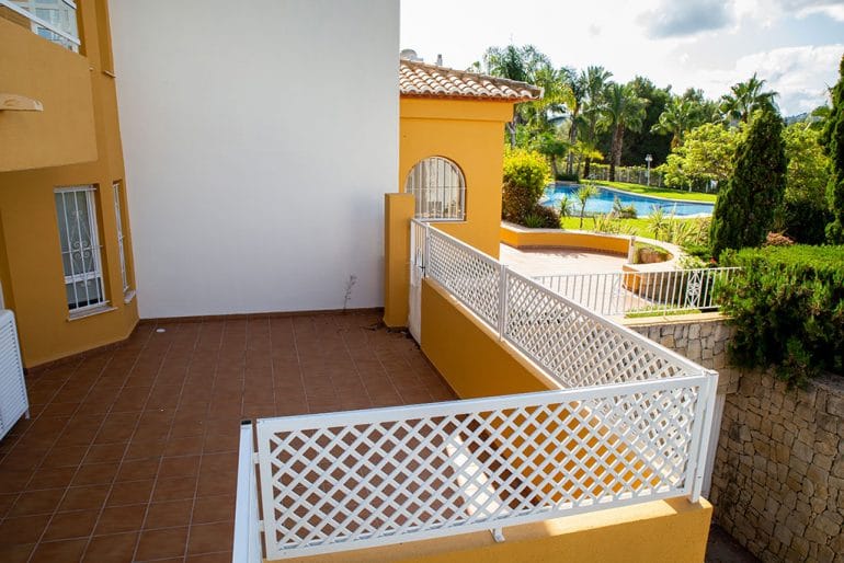 Gran terraza en un apartamento en venta en Jávea - Casas Singulares