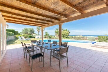 Comedor exterior en un alquiler vacacional en el Montgó – Quality Rent a Villa
