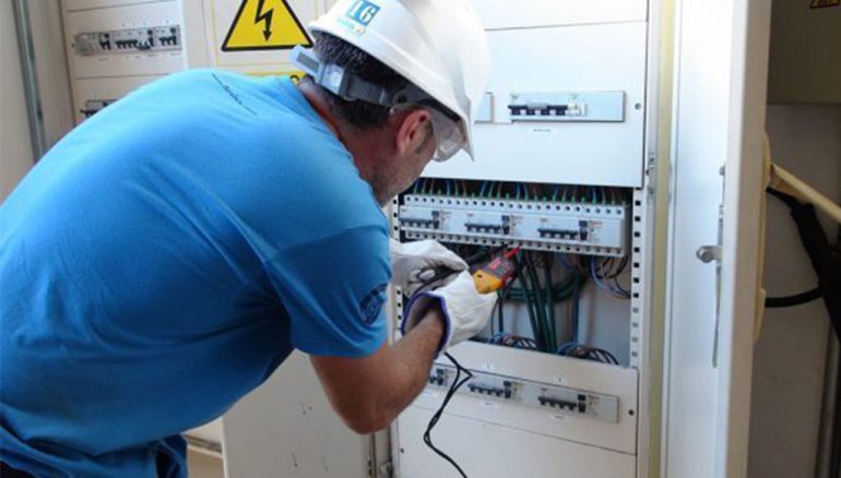 Trabajos eléctricos profesionales en comunidades y naves industriales - Ibrolux