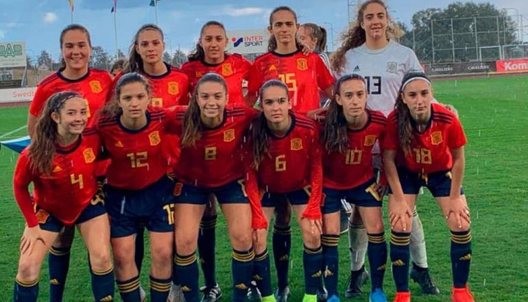 Un once reciente de la Selección Española Sub 17 con Fiamma Benítez en el centro de la parte superior