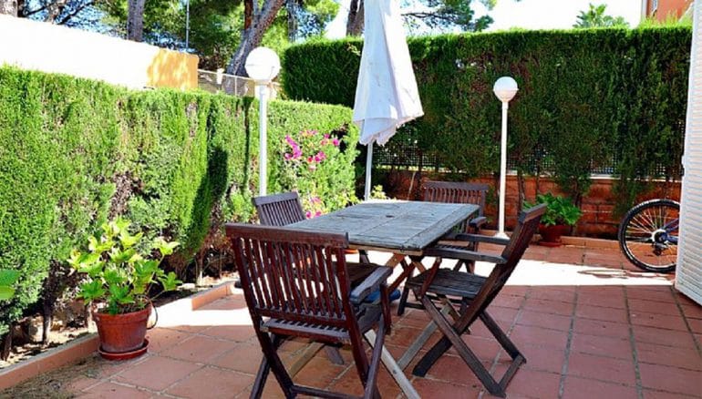 Zona exterior de un adosado en venta en Les Rotes - Euroholding