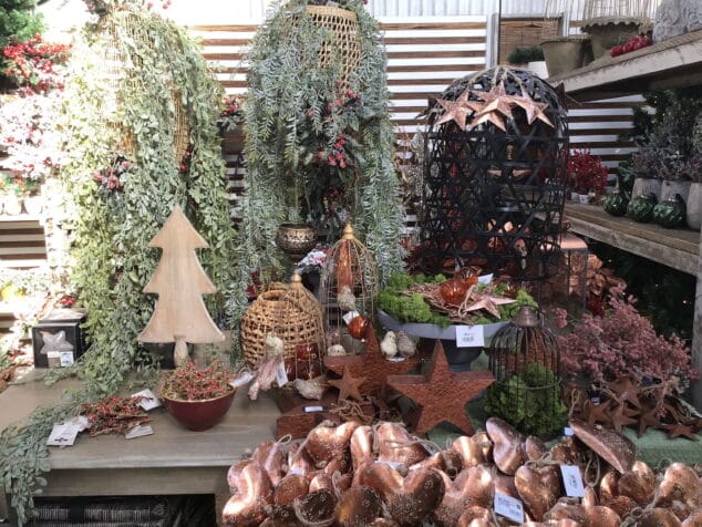 Todo lo que sueñas para adornar tu Navidad está en Natura Garden 4 adornos colores tierra natura garden