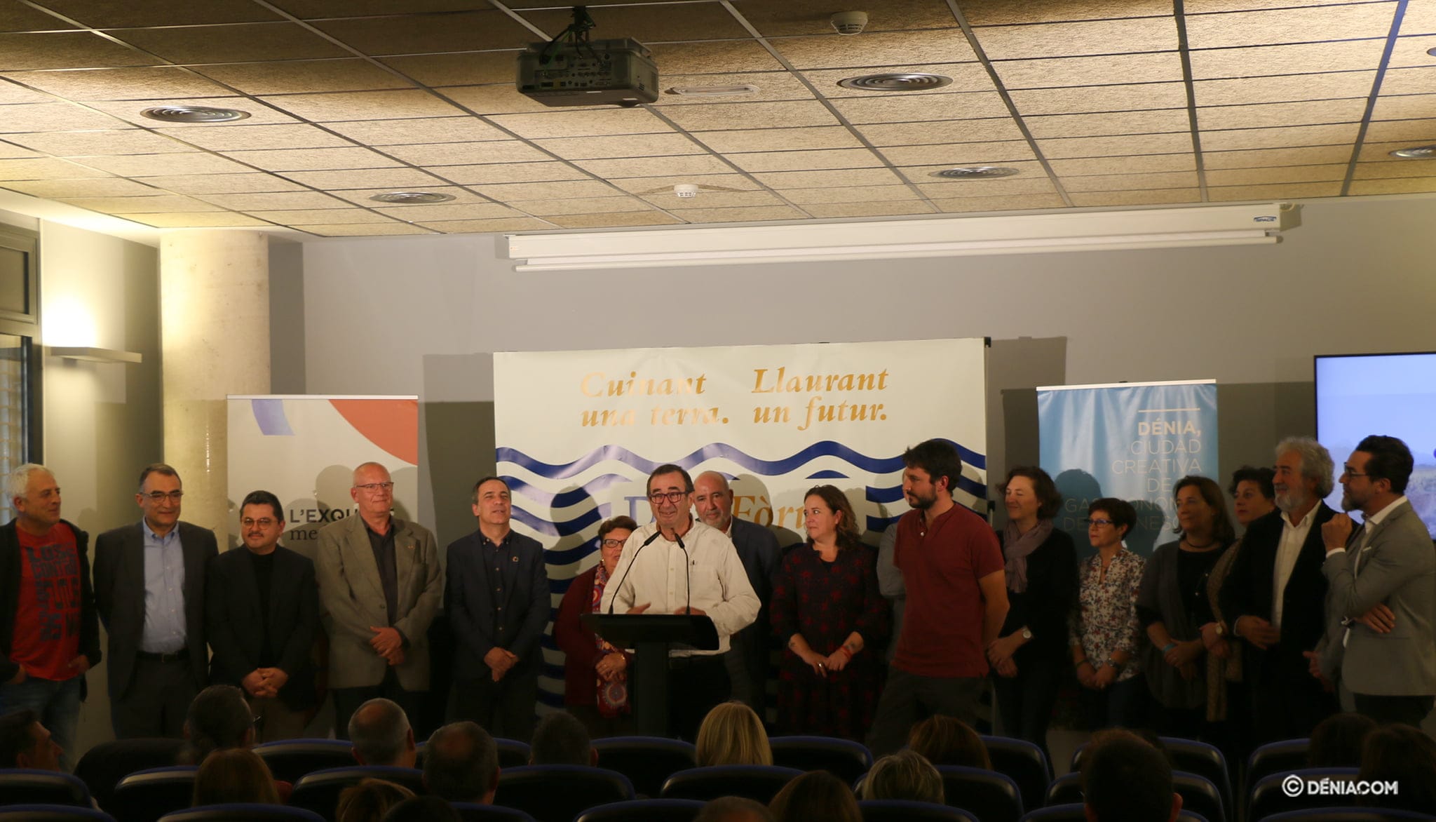 Pep Romany: "Es la primera vez que un alcalde y un pueblo se gastan su dinero en toda una comarca" 4 Imagen: Alcaldes y organizadores del D*na