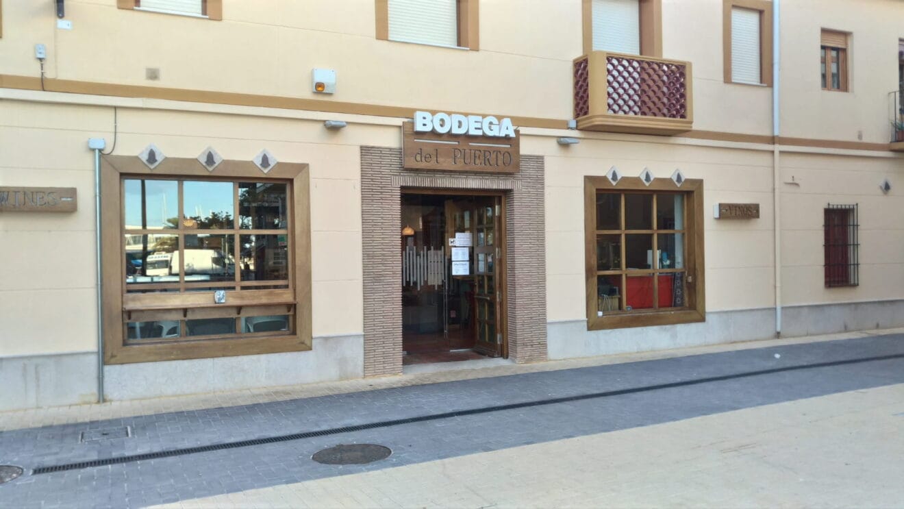 Fachada de Bodega del Puerto