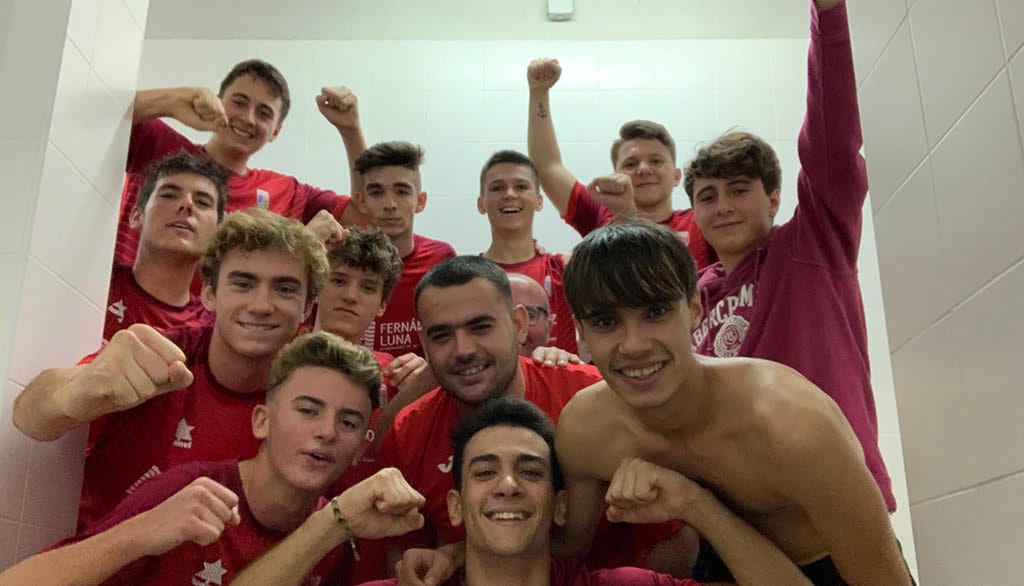 Imagen: Celebración del triunfo de los juveniles del Paidos-F. Fernández Luna