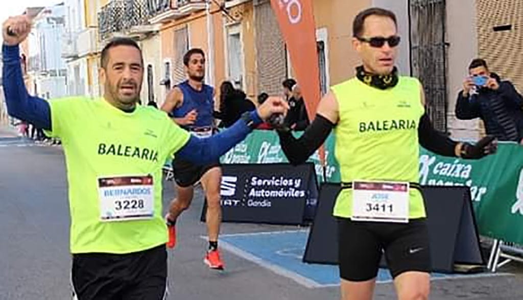 Imagen: Dos atletas del Dénia Corre en Beniarjó