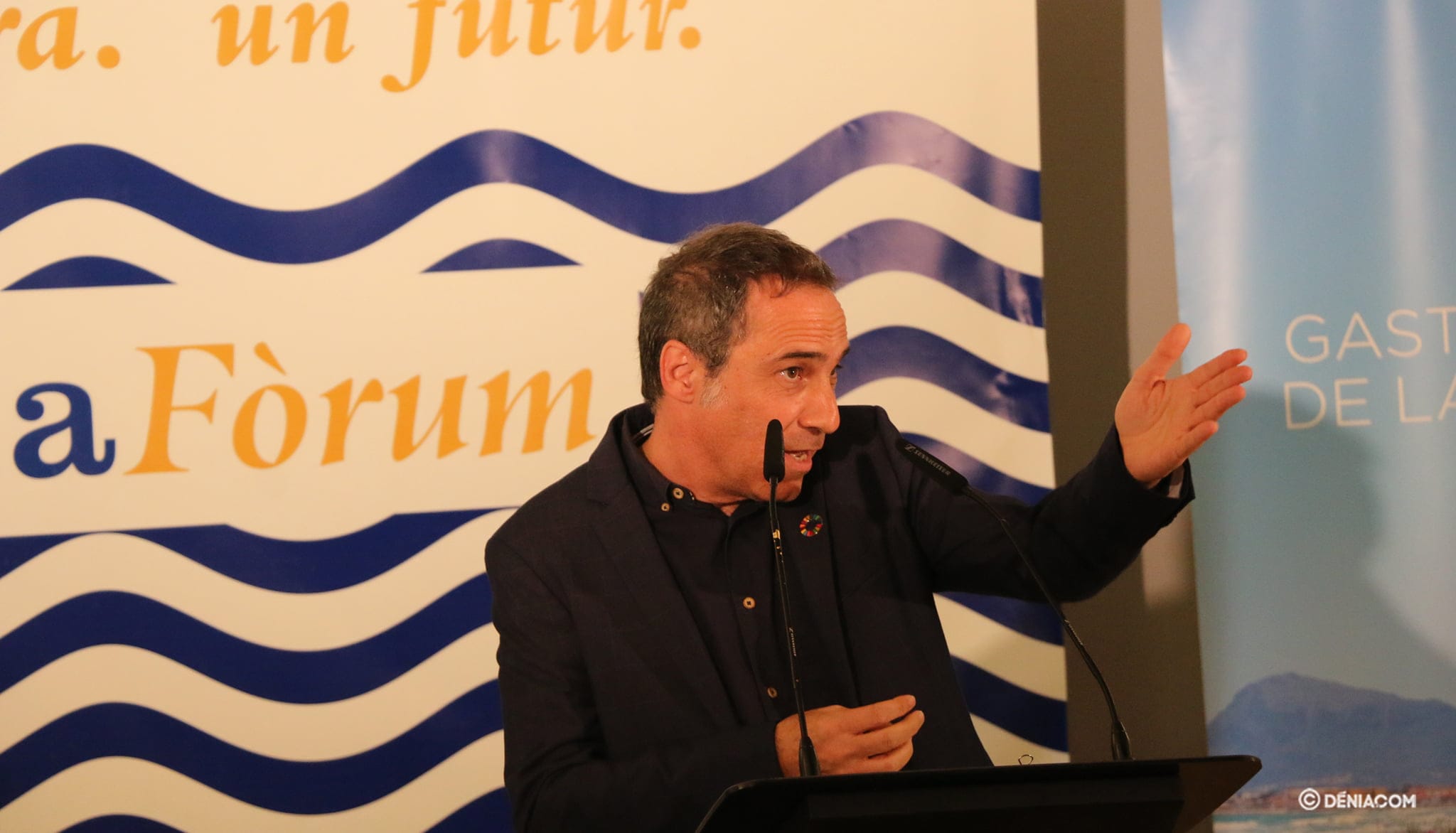Pep Romany: "Es la primera vez que un alcalde y un pueblo se gastan su dinero en toda una comarca" 7 Imagen: El director del CEMAS, Vicente Domingo