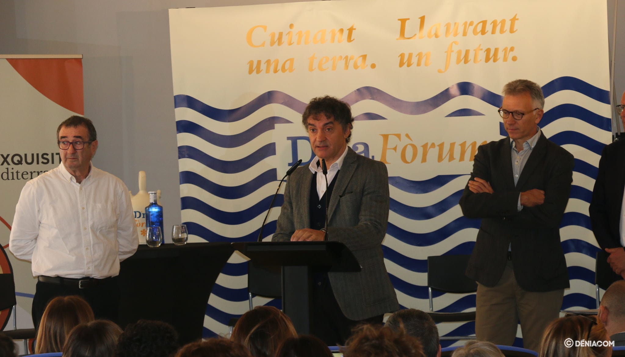 Gran acogida en el inicio del nuevo D*na 3 Imagen: Francesc Colomer durante la presentación del D*na Fòrum
