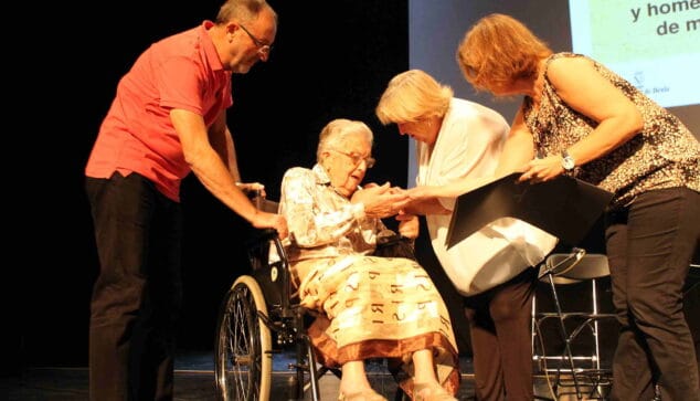 francisca serra durante el acto de homenaje