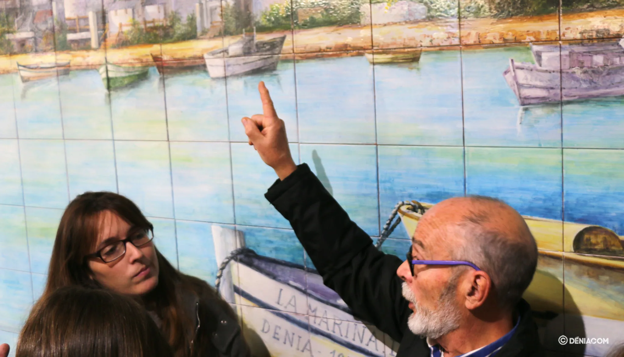 Imagen: José Manuel Tos explica los detalles de su obra