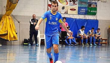 jugador del cfs dianense durante un partido