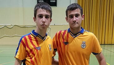 llacer y mezquida con la camiserta de la seleccion valenciana