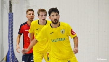 Llinares y Nico atentos en defensa