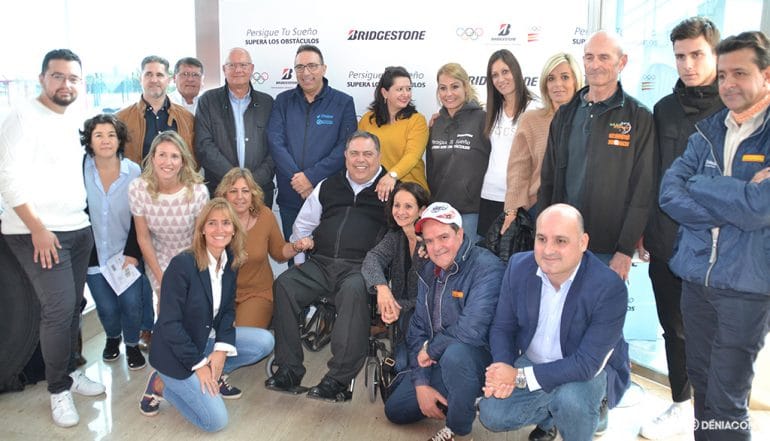 Lydia Valentín junto a amigos de Avellá