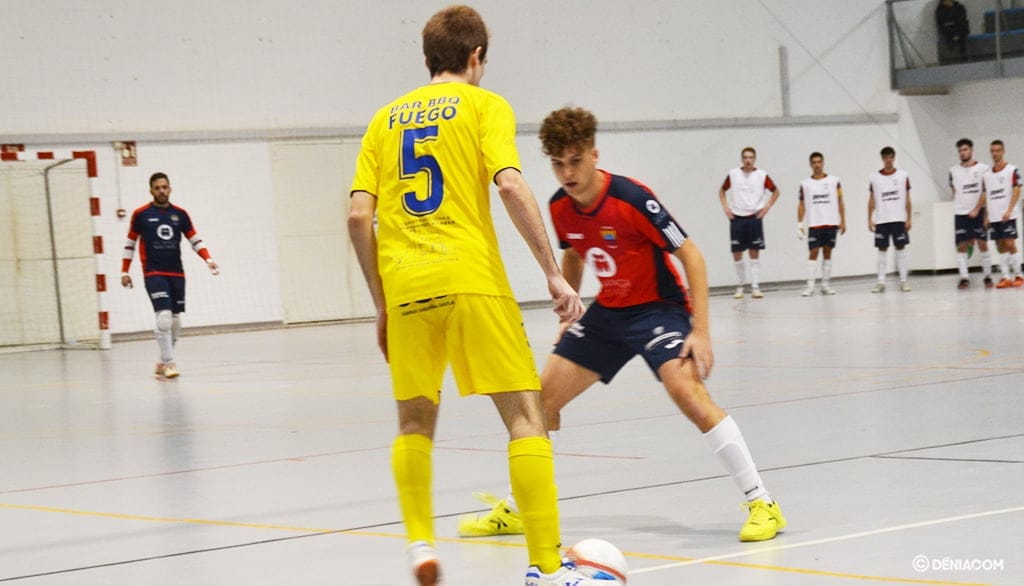 Imagen: NIco Marí ante un rival