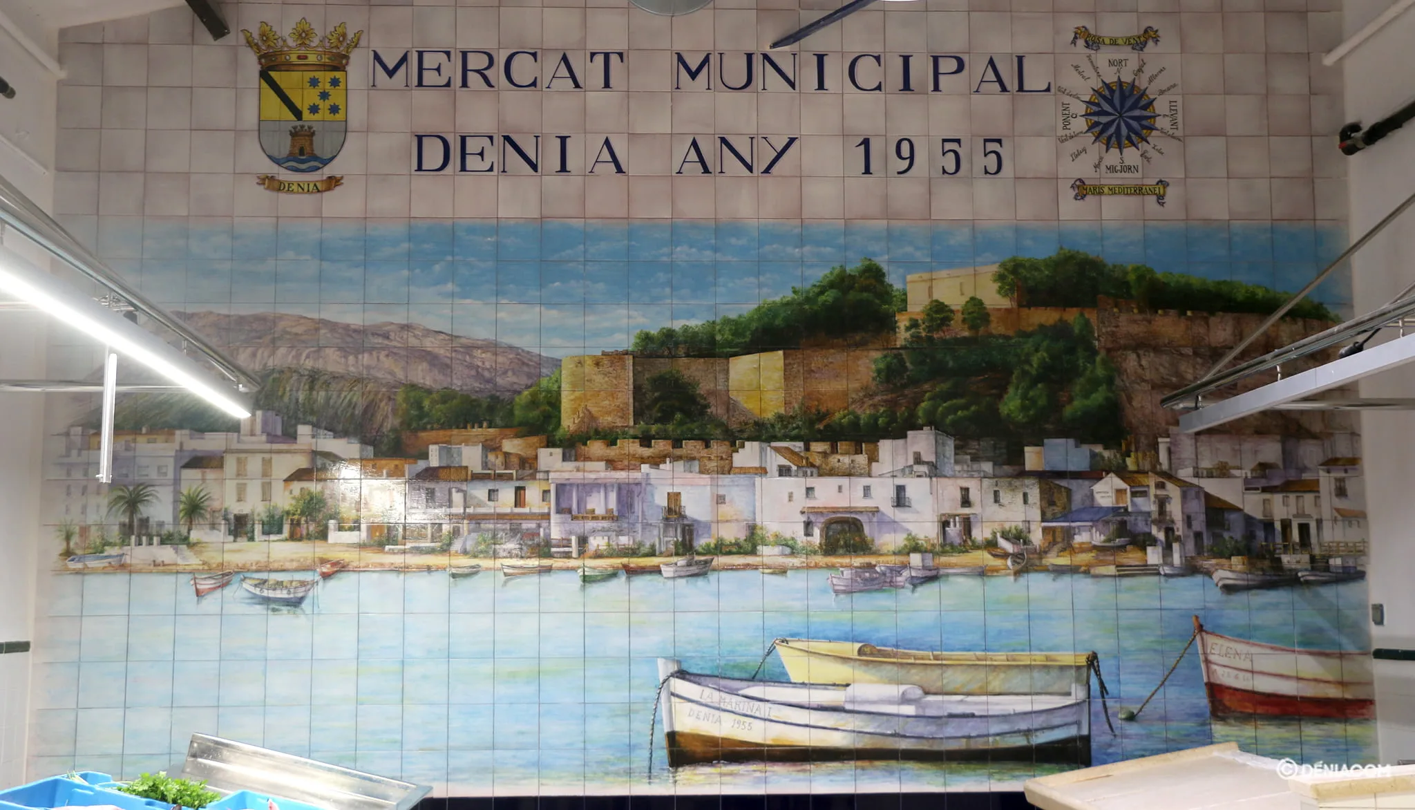 El Mercado presenta su "espectacular" mural de 828 azulejos 2 Imagen: Nuevo mural de azulejos en la pescadería del Mercat