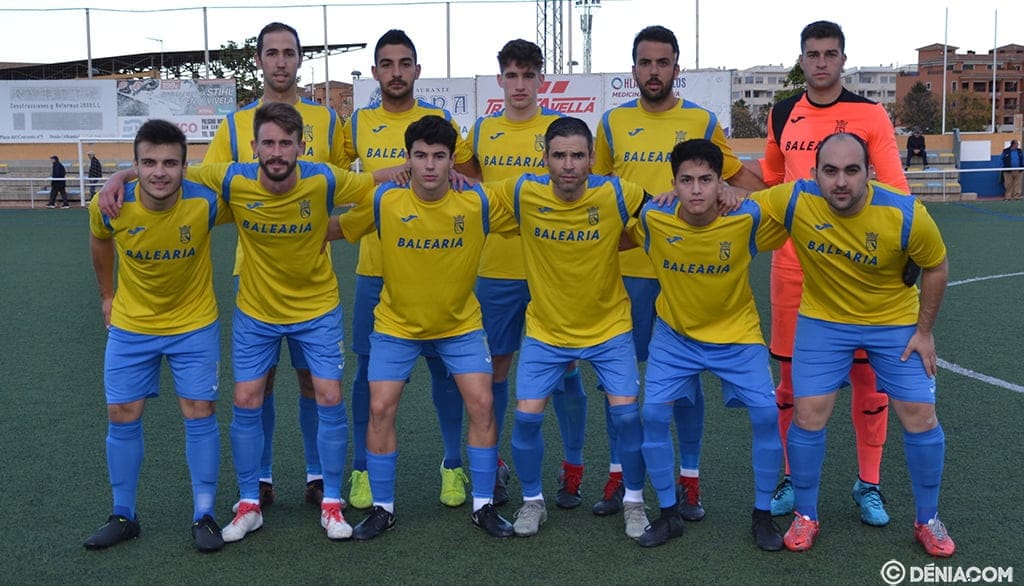 Imagen: Once inicial del CD Dénia ante la UE Pedreguer