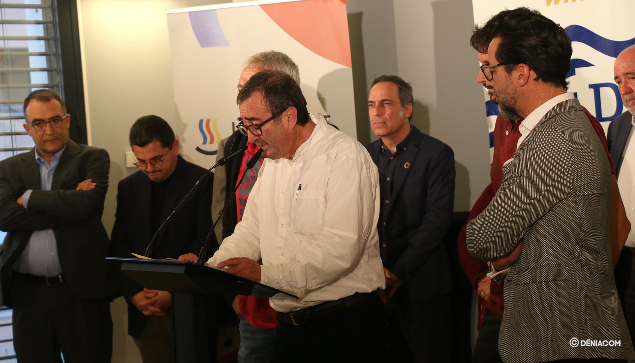 Pep Romany: "Es la primera vez que un alcalde y un pueblo se gastan su dinero en toda una comarca" 5 Imagen: Pep Romany lee el manifiesto